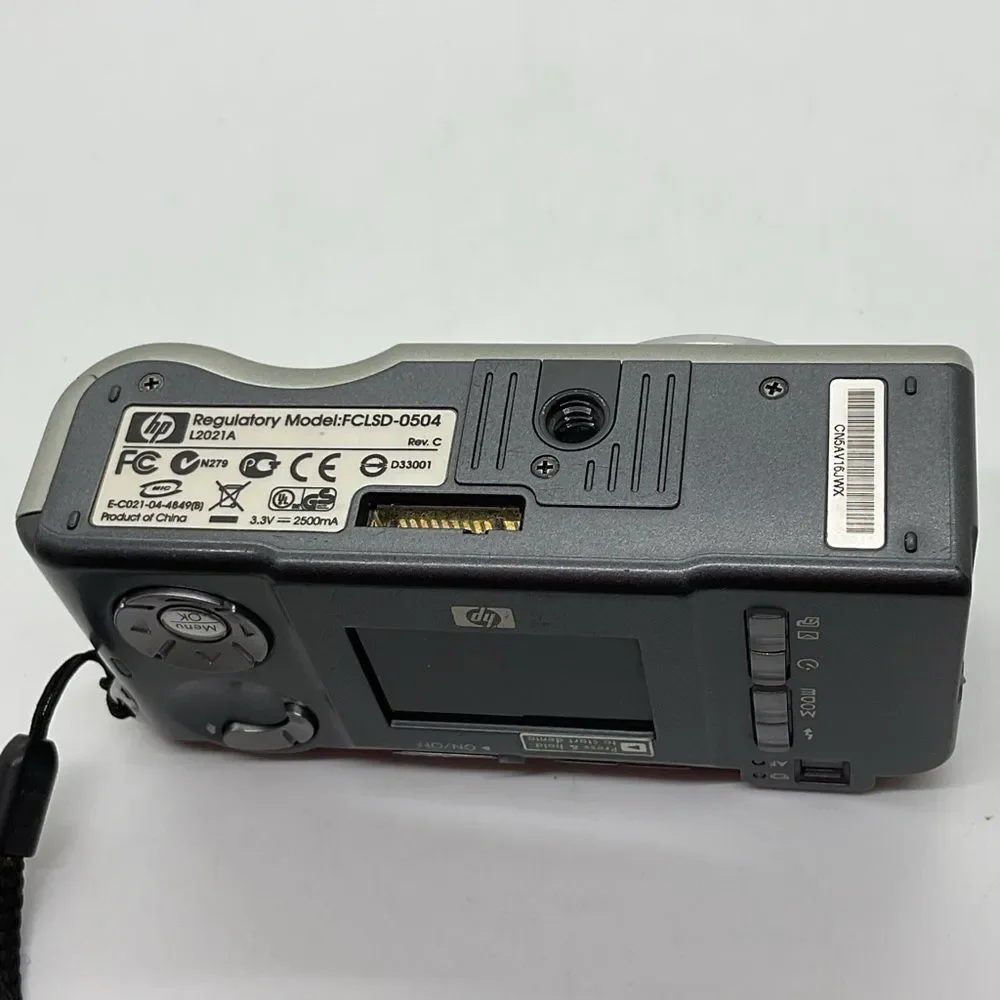 HP Photosmart M415 Digital Camera in Silver